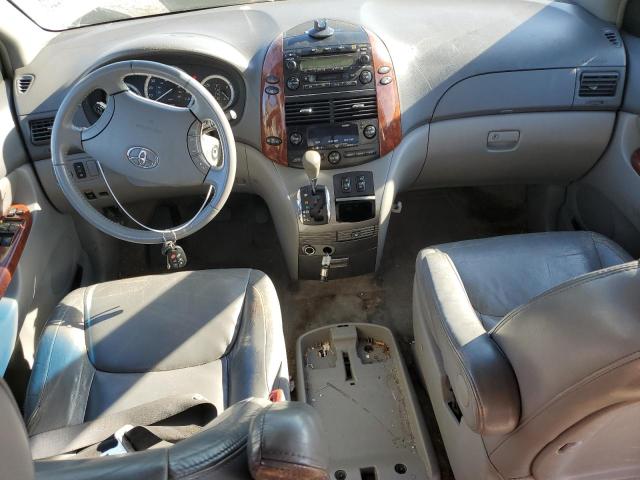 5TDBA22C15S051598 - 2005 TOYOTA SIENNA XLE WHITE photo 8