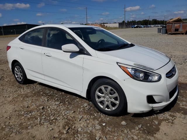 KMHCT4AE5GU079766 - 2016 HYUNDAI ACCENT SE WHITE photo 4