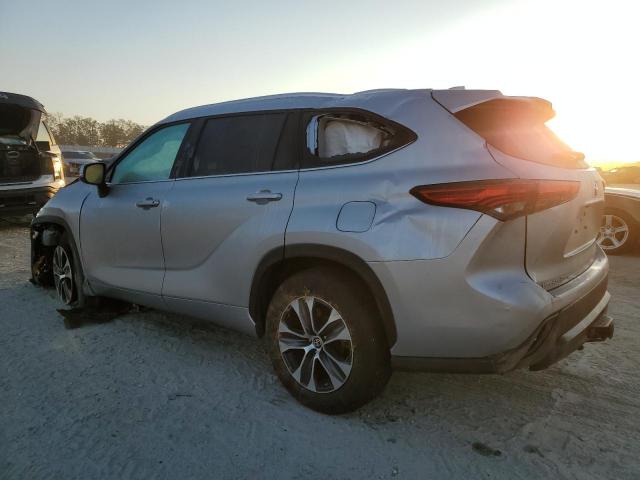 5TDGZRAH2NS550768 - 2022 TOYOTA HIGHLANDER XLE SILVER photo 2