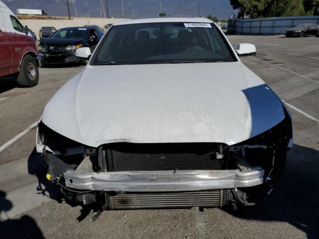 WAUAFAFL3GN011420 - 2016 AUDI A4 PREMIUM S-LINE WHITE photo 5