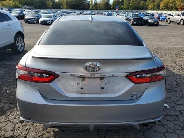 4T1G11BK4MU044951 - 2021 TOYOTA CAMRY SE SILVER photo 6