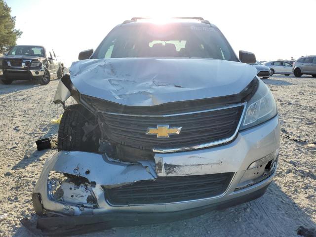 1GNKRFKD5FJ320250 - 2015 CHEVROLET TRAVERSE LS SILVER photo 5