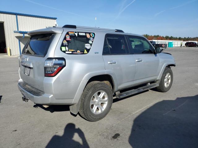 JTEMU5JRXM5927057 - 2021 TOYOTA 4RUNNER SR5/SR5 PREMIUM SILVER photo 3