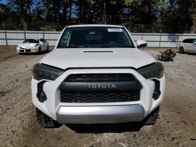 JTEBU5JR7K5682951 - 2019 TOYOTA 4RUNNER SR5 WHITE photo 5