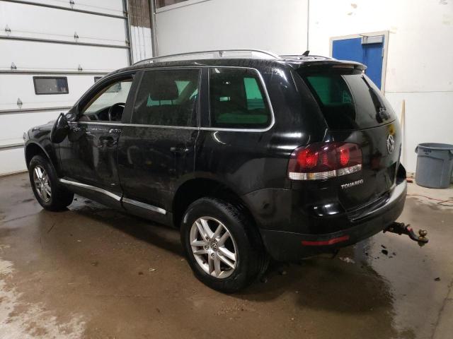 WVGBF7A98AD003988 - 2010 VOLKSWAGEN TOUAREG V6 BLACK photo 2