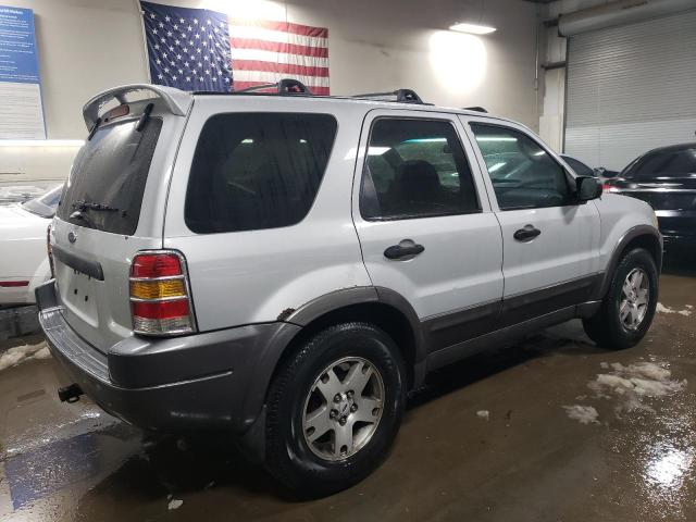 1FMYU93174KA55969 - 2004 FORD ESCAPE XLT SILVER photo 3