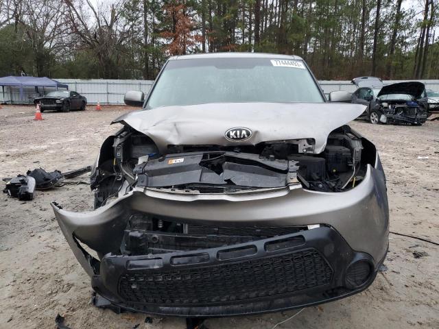 KNDJN2A24F7168306 - 2015 KIA SOUL GRAY photo 5