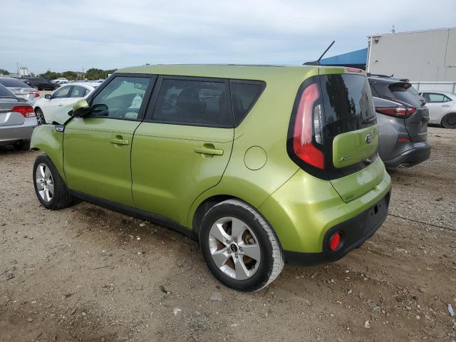 KNDJN2A26J7903327 - 2018 KIA SOUL GREEN photo 2