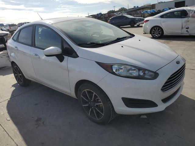 3FADP4BJ0KM122793 - 2019 FORD FIESTA SE WHITE photo 4