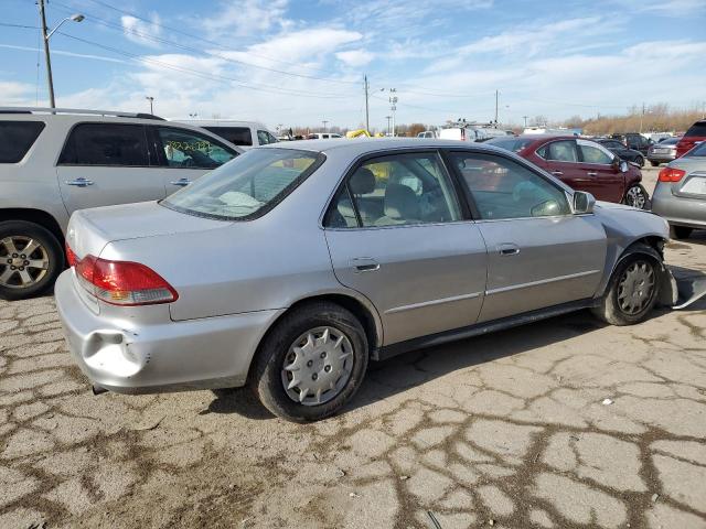 1HGCG665X1A026360 - 2001 HONDA ACCORD LX SILVER photo 3