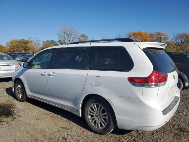 5TDYK3DC4CS267212 - 2012 TOYOTA SIENNA XLE WHITE photo 2