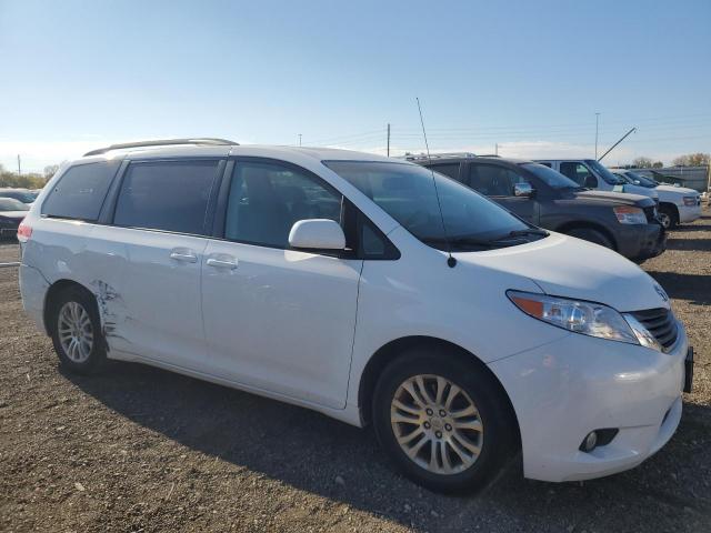 5TDYK3DC4CS267212 - 2012 TOYOTA SIENNA XLE WHITE photo 4