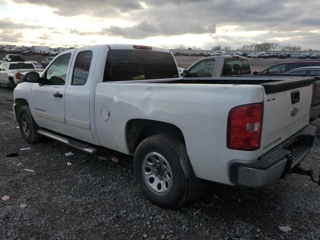 2GCEC19C471588628 - 2007 CHEVROLET SILVERADO C1500 WHITE photo 2