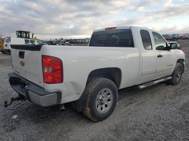 2GCEC19C471588628 - 2007 CHEVROLET SILVERADO C1500 WHITE photo 3