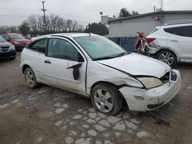 1FAHP31N77W249645 - 2007 FORD FOCUS ZX3 WHITE photo 4