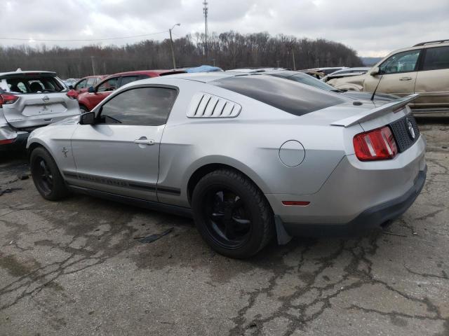 1ZVBP8AM4C5261754 - 2012 FORD MUSTANG SILVER photo 2