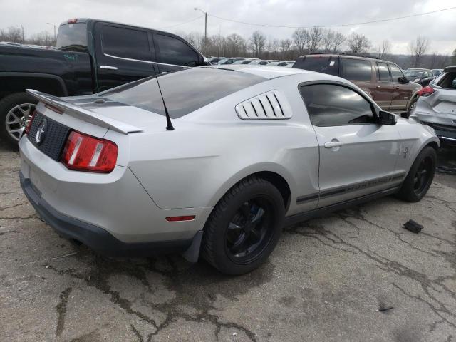 1ZVBP8AM4C5261754 - 2012 FORD MUSTANG SILVER photo 3
