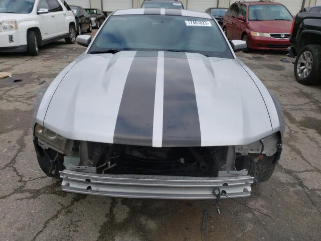 1ZVBP8AM4C5261754 - 2012 FORD MUSTANG SILVER photo 5