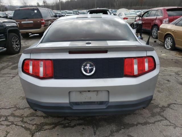 1ZVBP8AM4C5261754 - 2012 FORD MUSTANG SILVER photo 6
