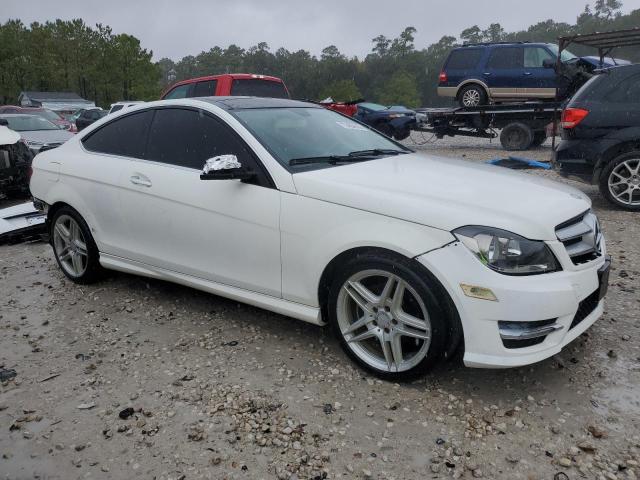 WDDGJ4HB7DG003800 - 2013 MERCEDES-BENZ C 250 WHITE photo 4