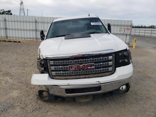 1GT423C88DF133087 - 2013 GMC SIERRA K3500 SLE WHITE photo 5