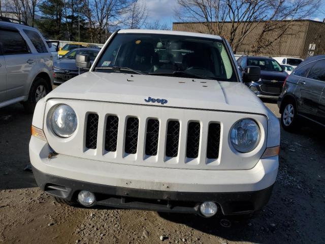 1C4NJRFB8GD807417 - 2016 JEEP PATRIOT LATITUDE WHITE photo 5