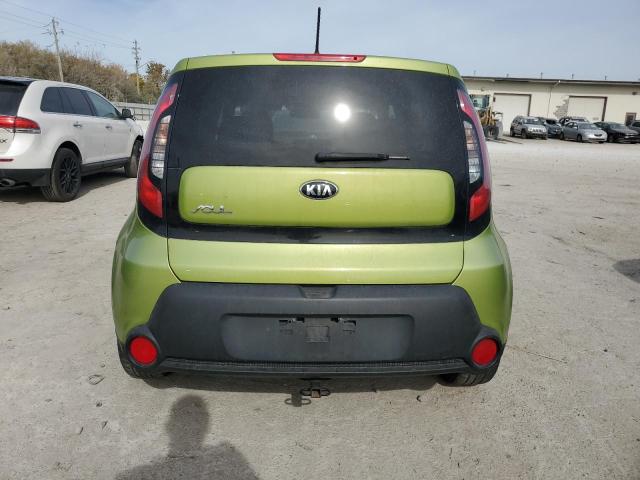 KNDJN2A20G7828309 - 2016 KIA SOUL GREEN photo 6