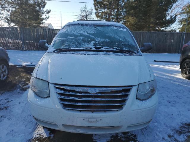 2A4GP54L76R645104 - 2006 CHRYSLER TOWN & COU TOURING WHITE photo 5