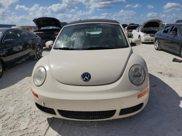 3VWRW3AL7AM010651 - 2010 VOLKSWAGEN NEW BEETLE Weiß Foto 5