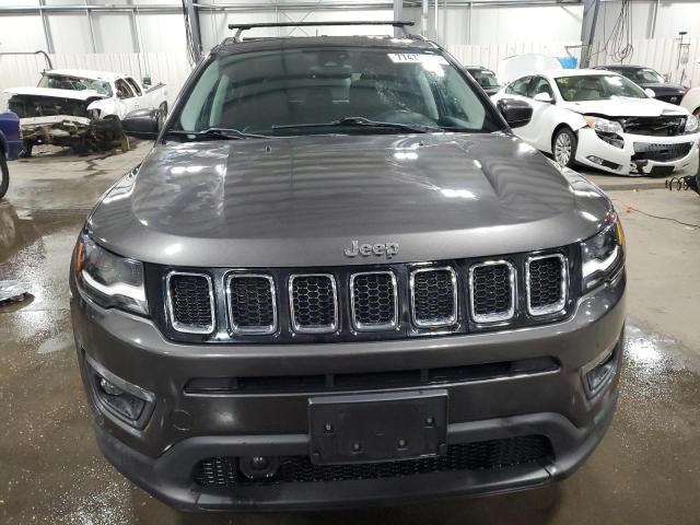 3C4NJDBB0JT392393 - 2018 JEEP COMPASS LATITUDE GRAY photo 5