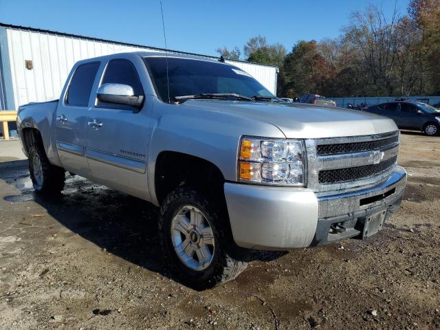 3GCRKSE35AG281080 - 2010 CHEVROLET 1500 SILVE K1500 LT SILVER photo 4