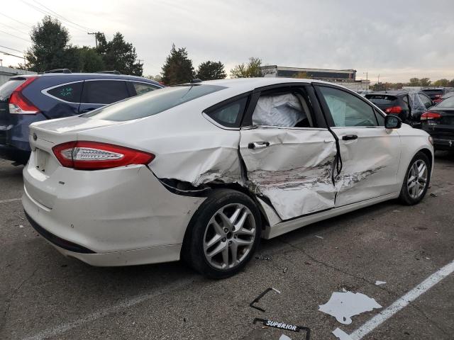 3FA6P0H70GR201193 - 2016 FORD FUSION SE WHITE photo 3