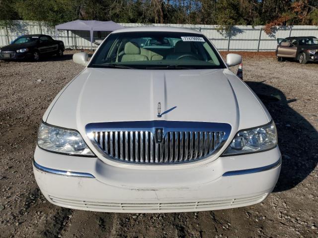 1LNHM81W94Y686728 - 2004 LINCOLN TOWN CAR EXECUTIVE WHITE photo 5