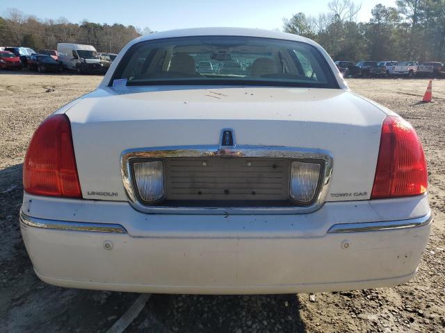 1LNHM81W94Y686728 - 2004 LINCOLN TOWN CAR EXECUTIVE WHITE photo 6