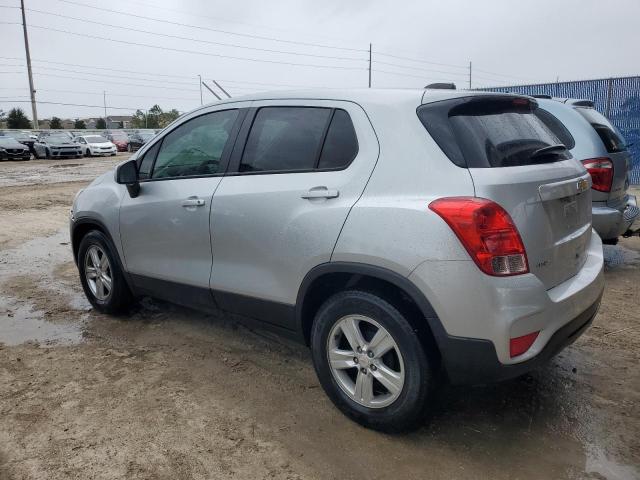 KL7CJKSB3LB035528 - 2020 CHEVROLET TRAX LS SILVER photo 2