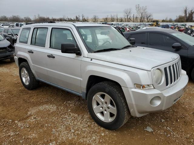 1J8FF28W48D705233 - 2008 JEEP PATRIOT SPORT SILVER photo 4