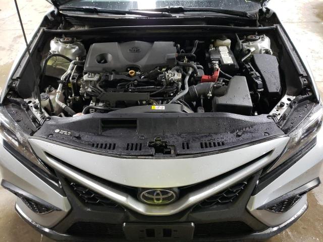 4T1G11AK3PU807709 - 2023 TOYOTA CAMRY SE NIGHT SHADE SILVER photo 11