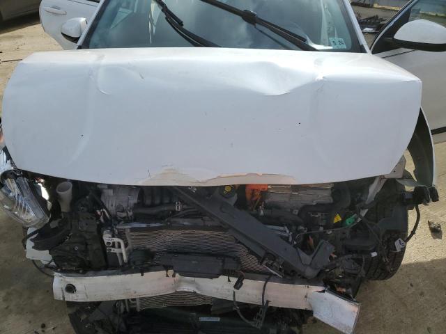 KNDCB3LC7K5254096 - 2019 KIA NIRO FE WHITE photo 11