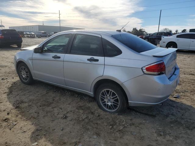 1FAHP3FN1BW185426 - 2011 FORD FOCUS SE SILVER photo 2