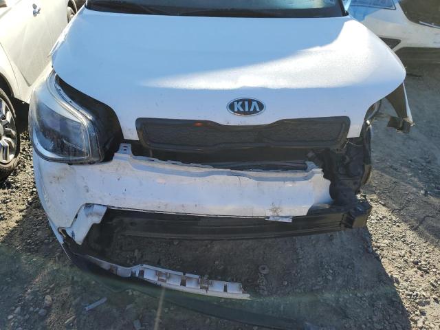 KNDJP3A52G7377281 - 2016 KIA SOUL + WHITE photo 11