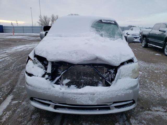 2A4RR8DG6BR759984 - 2011 CHRYSLER TOWN & COU TOURING L SILVER photo 5