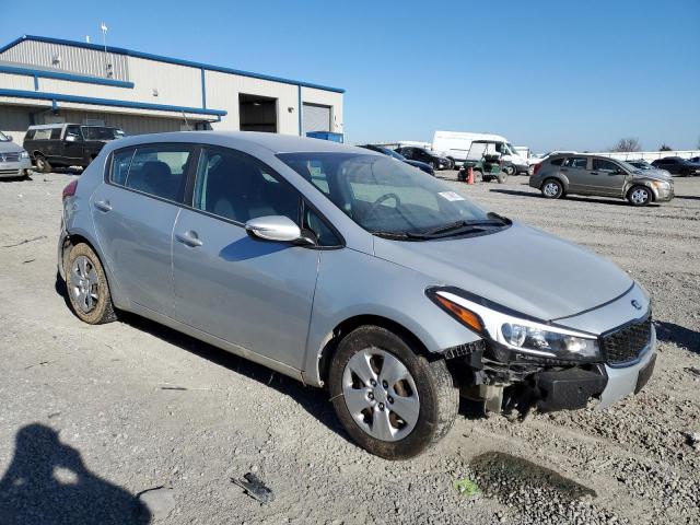 KNAFK5A87H5678889 - 2017 KIA FORTE LX SILVER photo 4