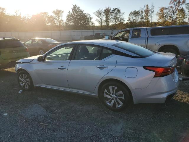 1N4BL4BV6KC157684 - 2019 NISSAN ALTIMA S SILVER photo 2