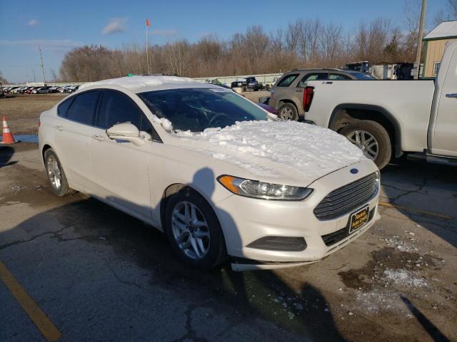 1FA6P0HD3E5363695 - 2014 FORD FUSION SE WHITE photo 4