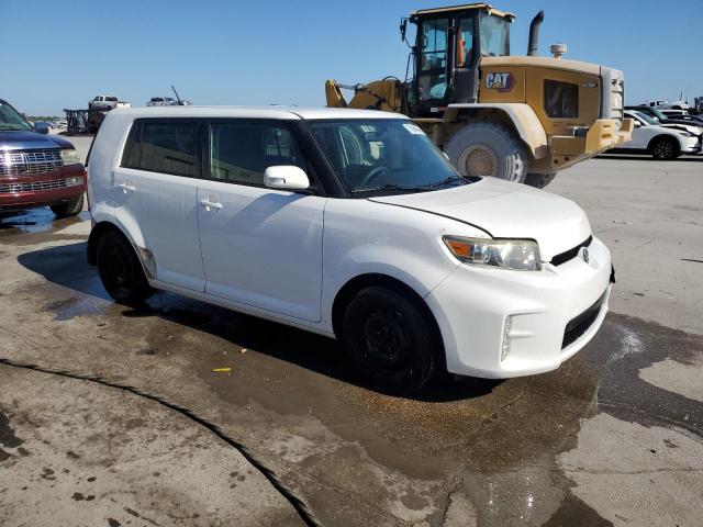 JTLZE4FE6FJ076901 - 2015 TOYOTA SCION XB WHITE photo 4