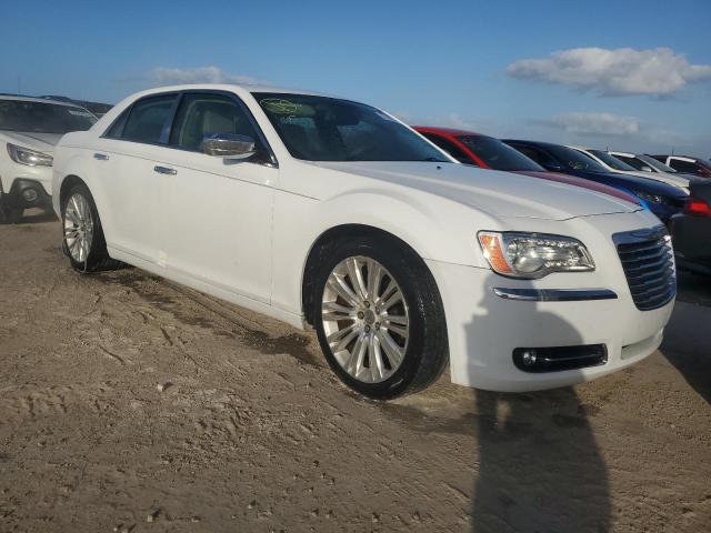 2C3CCAEG8DH504091 - 2013 CHRYSLER 300C WHITE photo 4