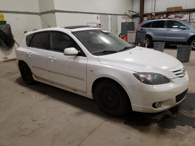 JM1BK143X51343736 - 2005 MAZDA 3 HATCHBACK WHITE photo 4