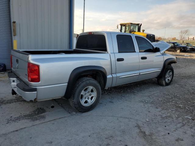 1D7HE48N65S261713 - 2005 DODGE DAKOTA QUAD SLT SILVER photo 3