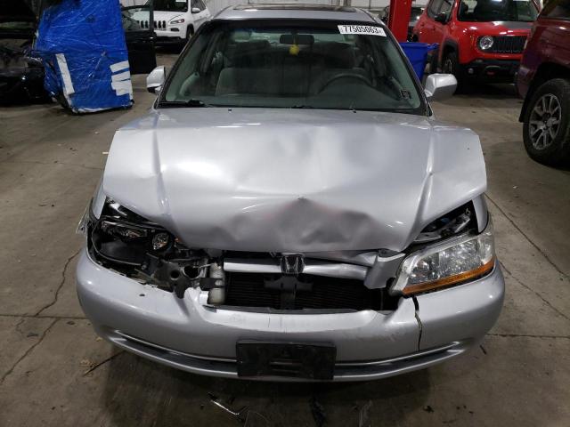 1HGCG56742A127617 - 2002 HONDA ACCORD SE SILVER photo 5