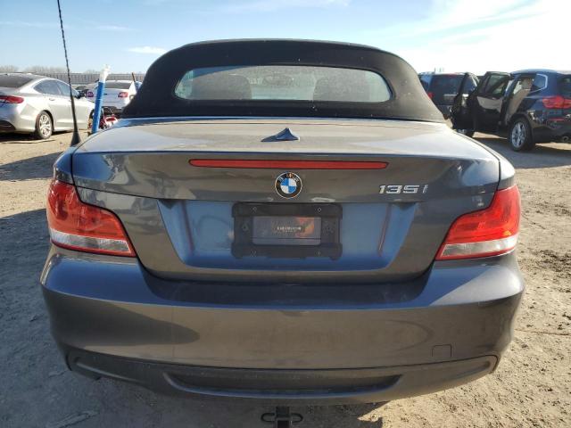 WBAUN7C58DVM27385 - 2013 BMW 135 I GRAY photo 6